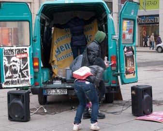 Mobikundgebung am 6. Februar 2010 vor der Altmarktgalerie - mit Störung durch 20 Nazis
